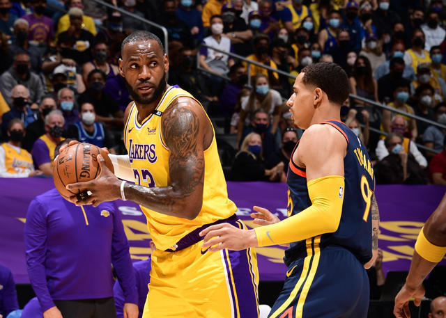 NBA雄鹿补时争议三分绝杀凯尔特人终结六连胜登顶引热议